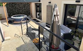 Appartement indépendant refait a neuf avec jacuzzi et terrasse privative proximité gare